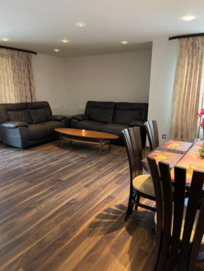 Beautiful 2 bedroom house with garden and barbeque